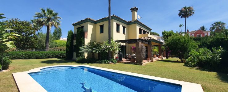 Andalusian Villa with a large mature and private garden close to Puerto Banús