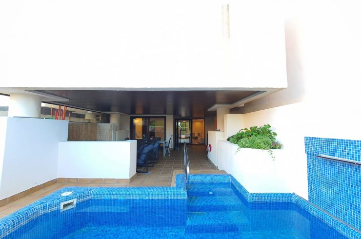 Precioso piso en primera linea de playa y piscina privada